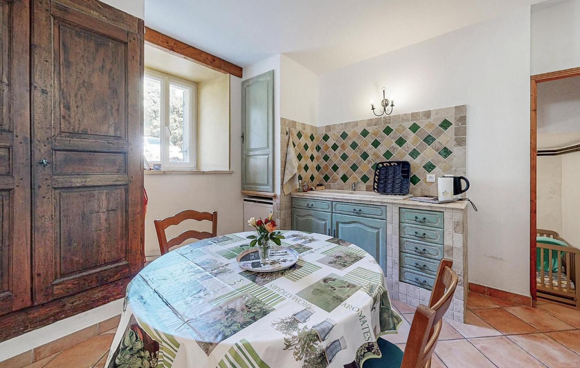 Awesome Home In Bollene With Wifi Exterior foto